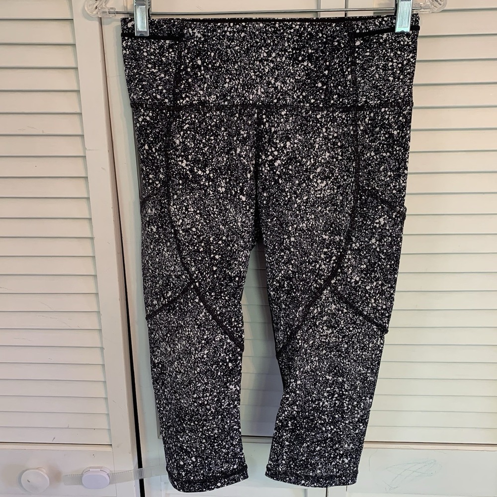 Lululemon Outrun Crop Leggings Black White Splatter Print‎ Mesh Pockets Sz 6 Gym